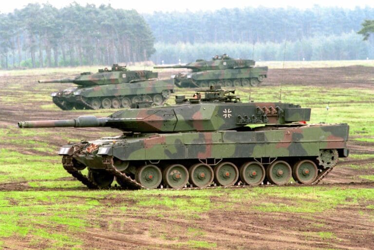 Keine Distanz zur Rüstungsindustrie: FDP-Politikerin im Visier von “Lobbycontrol” — Bundeswehr-Fotos / wikimedia.org (CC BY 2.0)