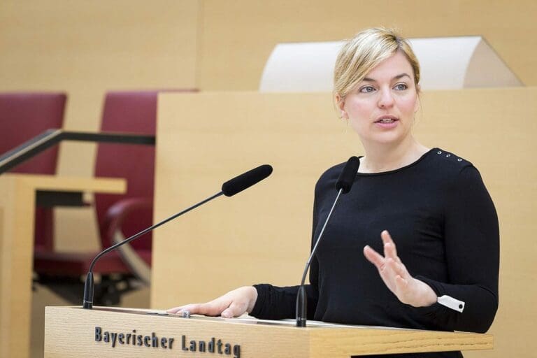 Wirft gern mit großen Worten um sich: die Grüne Katharina Schulze im bayerischen Landtag.