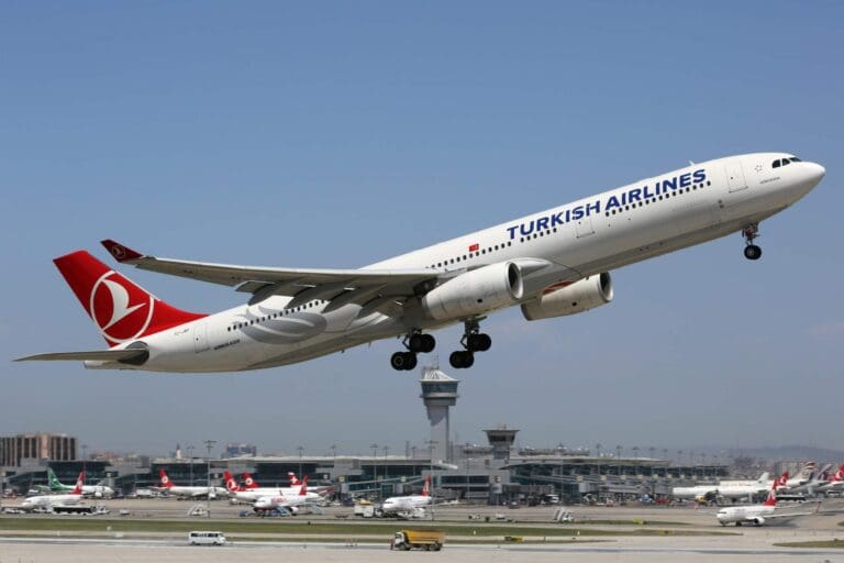 Hunderte Asyl-Araber mit Flugzeug eingeflogen — Boarding2Now / depositphotos.com