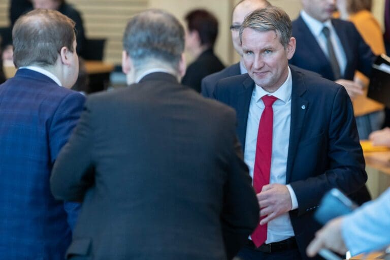 Thüringens AfD-Chef Björn Höcke (r.) will gegen den linken Bodo Ramelow antreten und Ministerpräsident werden.