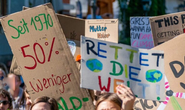 „Mülldeponie“ Grünheide: Klimaprotest kostet den Steuerzahler 200.000 Euro — Animaflora-PicsStock / depositphotos.com