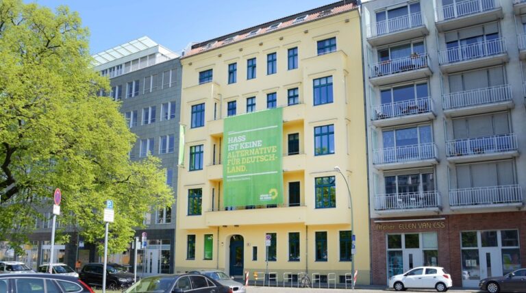 Klimaschutz als Ausrede für weiteren Machtausbau — Foto von Christian Schwochert, Schriftsteller / Gemeinfrei