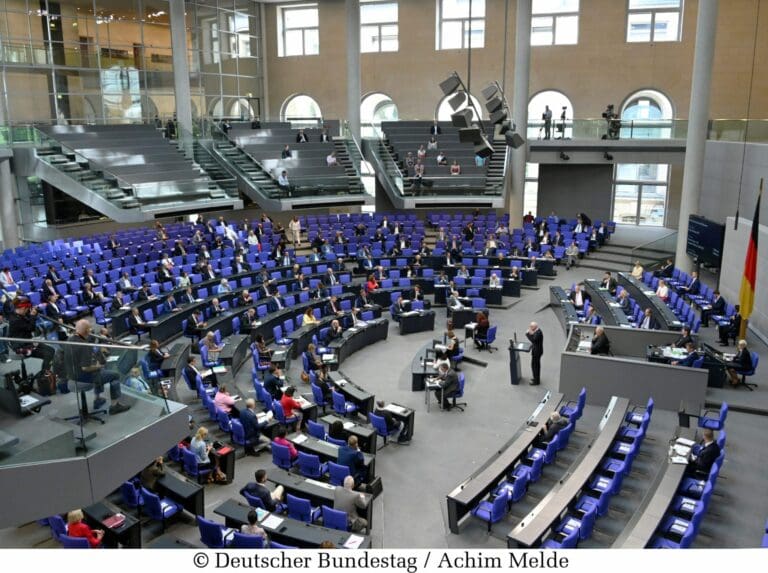 SPD fordert noch leichtere Einwanderung — Deutscher Bundestag / Achim Melde