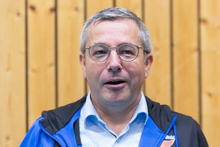 Asylanten reagieren mit Gewalt auf Corona-Regeln — Steffen Prößdorf / wikimedia.org (CC BY-SA 4.0)