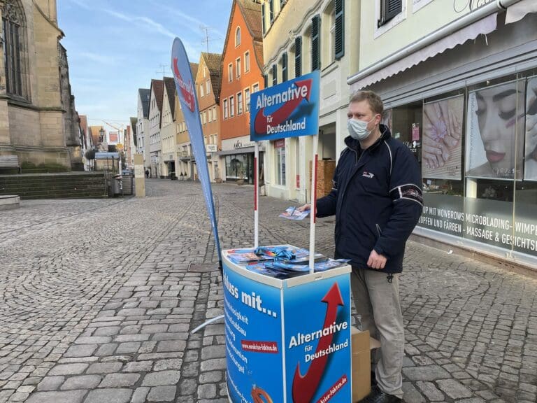 “Alle AfDler gehören in die Gaskammer”: Vergangenheit holt Links-Politikerin ein — Stephan Schwarz AfD / Facebook