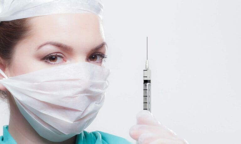 Krankenschwester:Spritze — Tumisu / pixabay.com