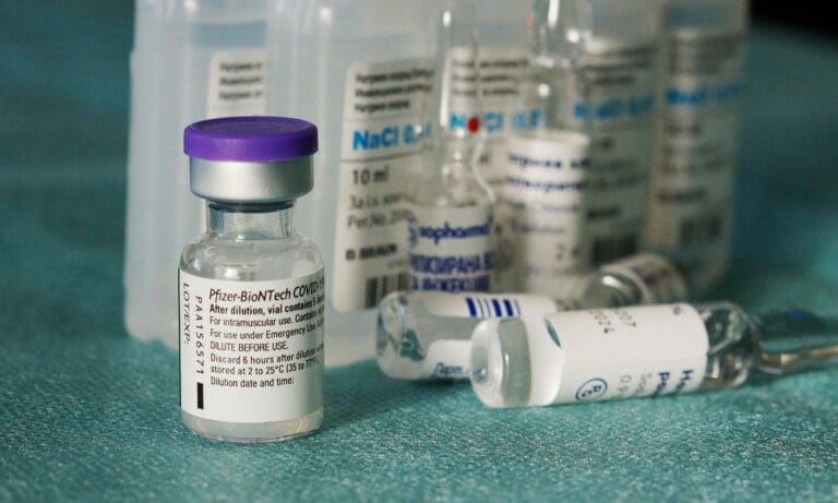 Pfizer Impfstoff — x3 / pixabay.com