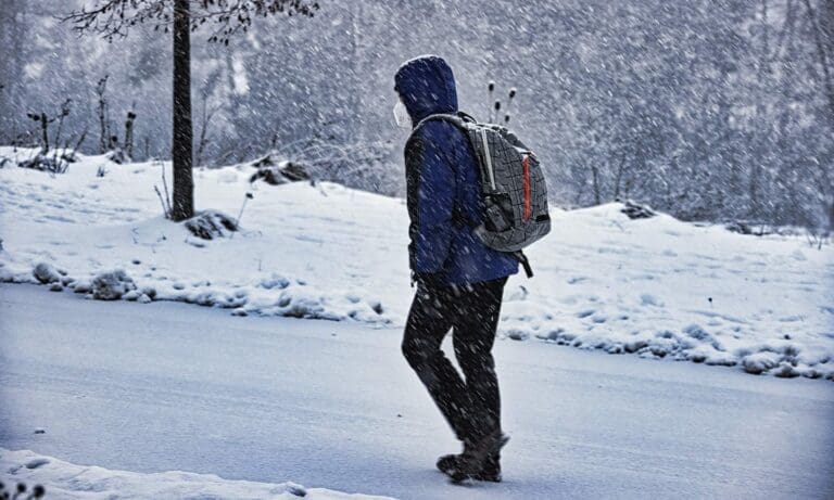 Wanderer im Schnee — rh7np / pixabay.com