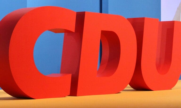 Nicht einmal die Ältesten wählen CDU: Wie die Christdemokraten die letzte Wählerbastion verlieren — Olaf Kosinsky / wikimedia (CC-BY-SA-3.0-DE)