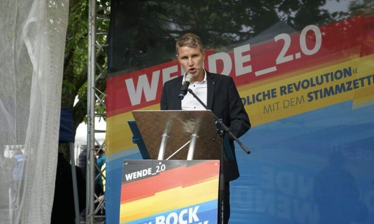 SPD-Politiker wollen Höcke Grundrechte entziehen — PantheraLeo1359531 / wikimedia (CC-BY-SA-4.0)
