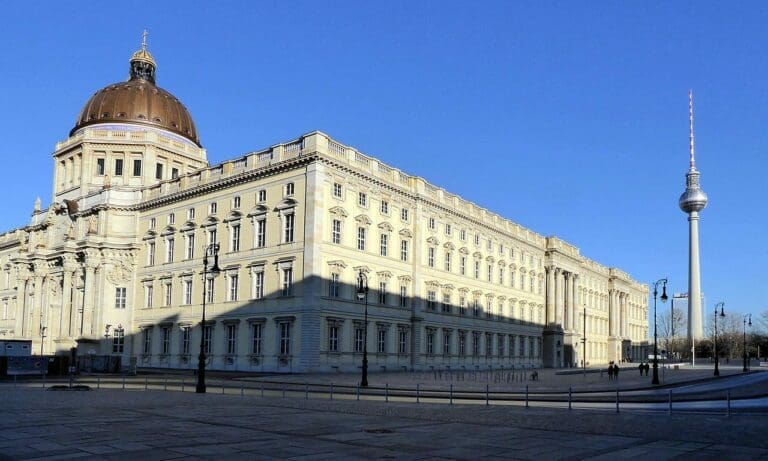 Linke Wut auf preußisches Stadtschloss — Fridolin freudenfett / wikimedia.org (CC-BY-SA-4.0)
