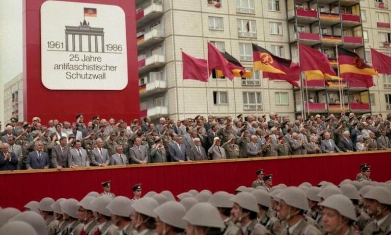 Honecker plante bereits "Mauer 2000" — Bundesarchiv / wikimedia.org (CC BY-SA 3.0 de)