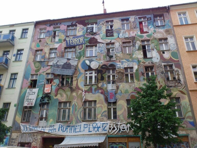 Rot-grün-linke Parteien löschen Erinnerung  — spinheike / pixabay.com, gemeinfrei