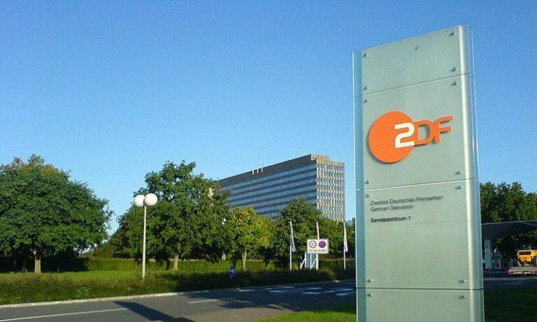 ZDF retuschiert Rauch über Atomkraftwerke — Tobo777 / wikimedia.org (CC BY-SA 3.0)