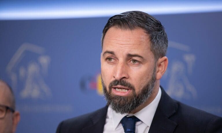 Santiago Abascal, der Vorsitzende von Spaniens rechter Vox-Partei, kann sich erstmals über drei Ministerposten freuen.