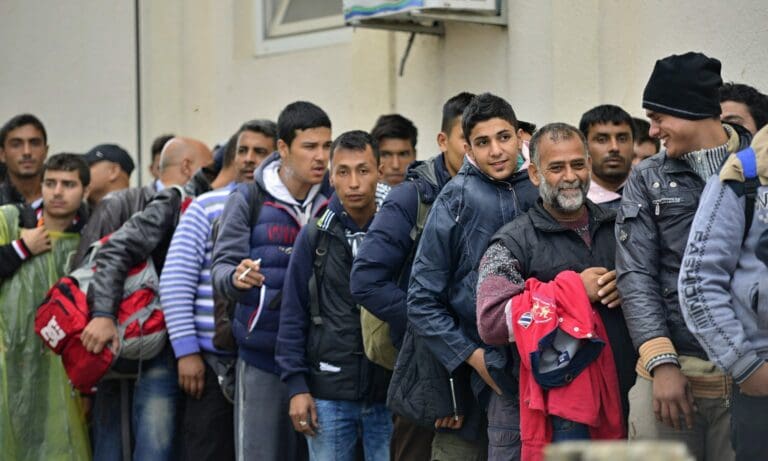 Migranten — radekprocyk / despositphotos