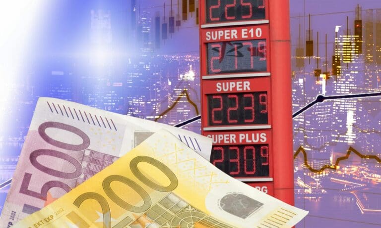 Tankstelle und Geld — depositphotos.com