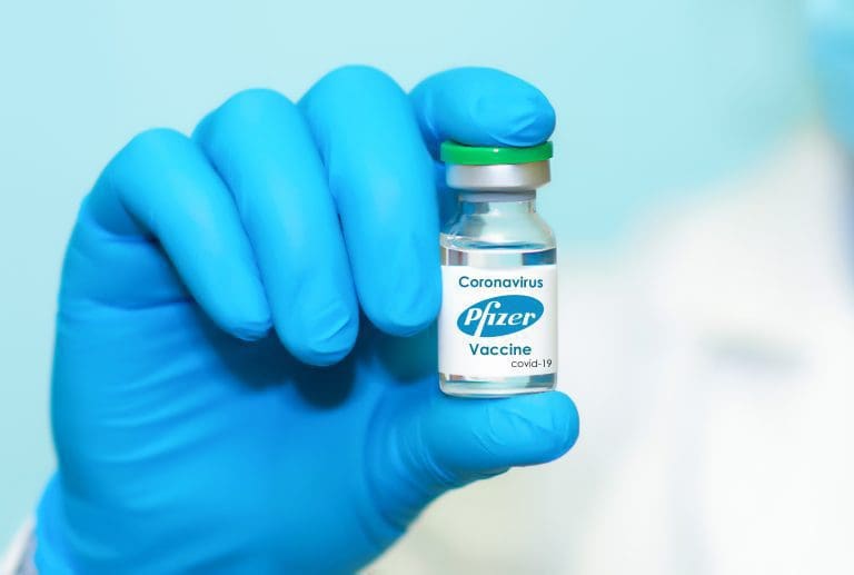 Höheres Sterberisiko bei Pfizer-Impfstoff — SyhinStas / depositphotos.com