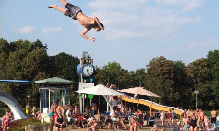 Fremde zahlen in Schweizer Freibad das Doppelte — Westfale / pixabay.com