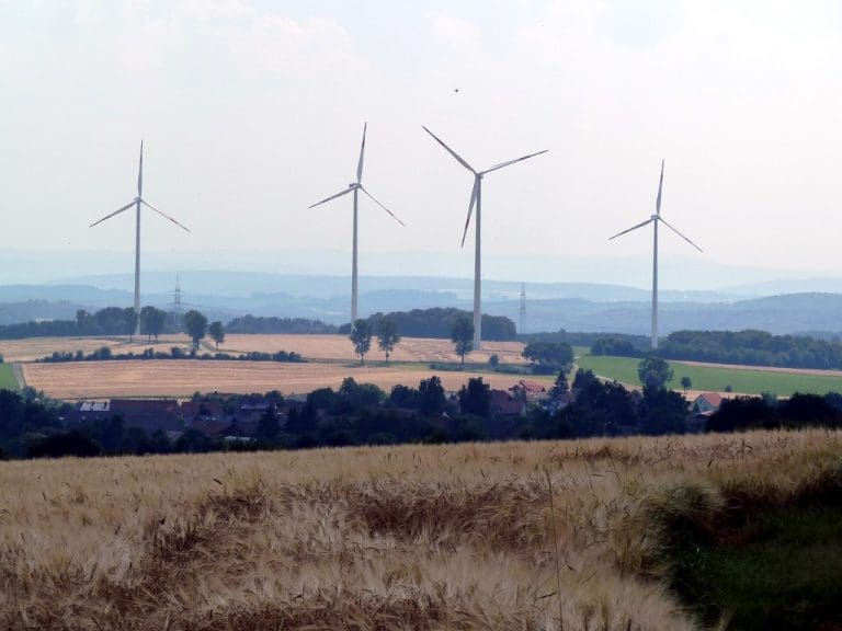 Stopp an Landesgrenze? Wind bläst in grün regiertem Bundesland viel stärker — CarstenE / Wikimedia (CC BY-SA 3.0)