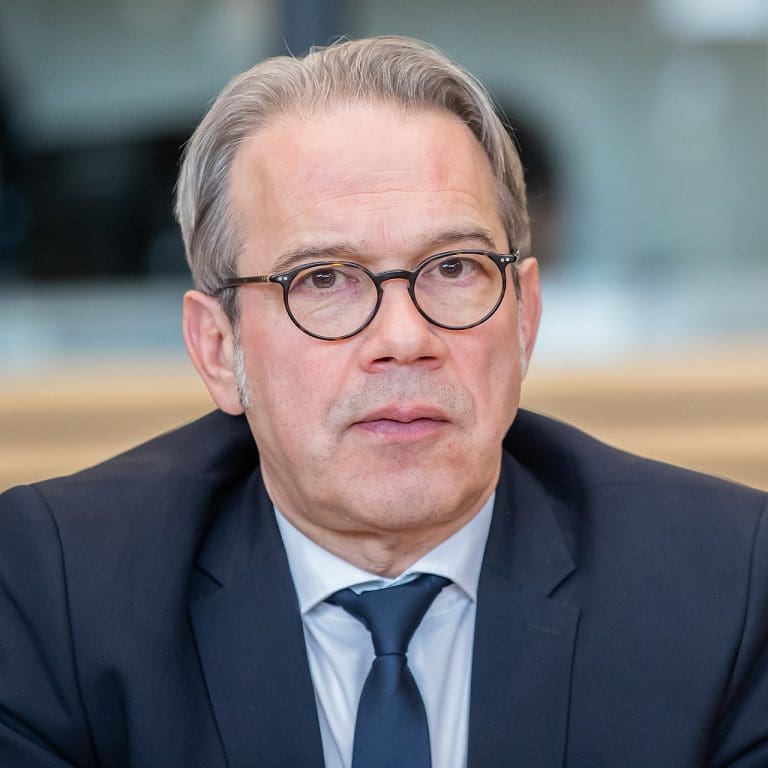 Thüringens Innenminister Georg Maier fürchtet sich vor einem Ministerpräsidenten der AfD und will deshalb sogar die Verfassung ändern.