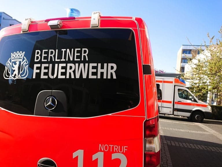 Brandanschlag auf Berliner Betonwerk — info.cineberg.com / depositphotos.com