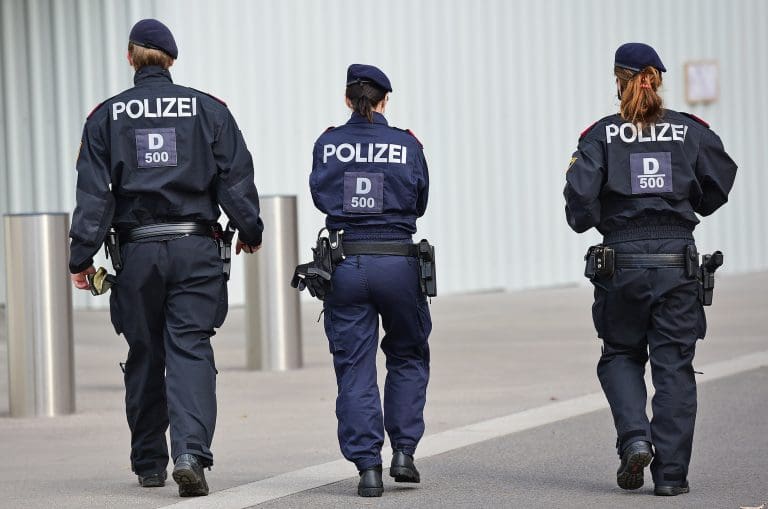 Razzia in Berlin wegen Stromnetz-Sabotage — Spitzi / depositphotos.com