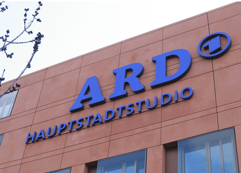 Höherer Rundfunkbeitrag? ARD und ZDF verlieren extrem an Reichweite — ANKAWÜ / wikimedia commons (CC BY SA 2.0)