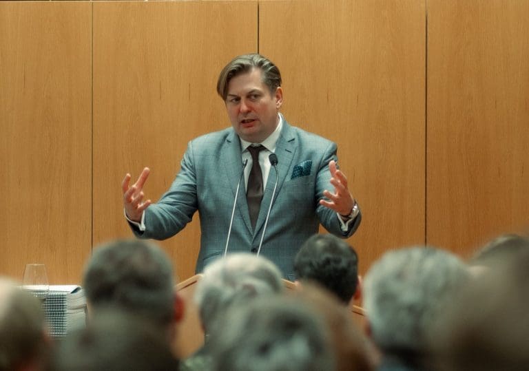 AfD-EU-Kandidat erklärt Erfolge seiner Partei — info-direkt