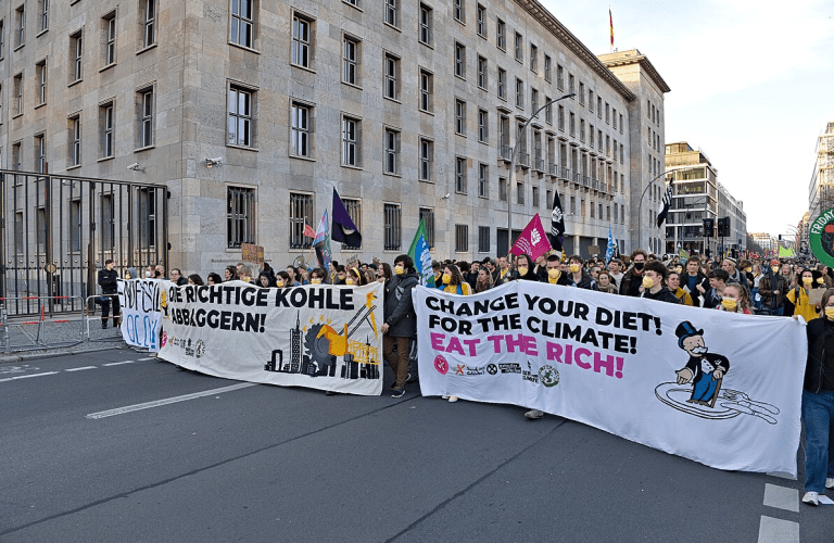 Immer mehr Anschläge gegen Unternehmen —  	Leonhard Lenz /wikimedia commons, public domain