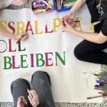 Schule Afritschgasse, Kinder malen Plakat
