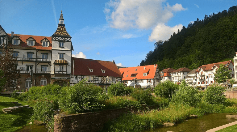 Aus Seniorenheim wird Asylantendomizil — Roland Knobloch / wikimedia commons, public domain