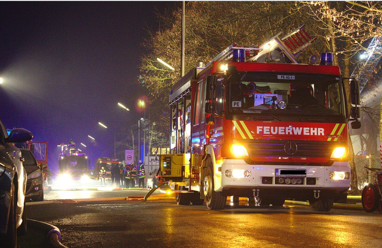 Firmen-Fuhrpark eines AfD-Politikers vernichtet — Slashme / wikimedia commons / (CC BY SA 4.0)