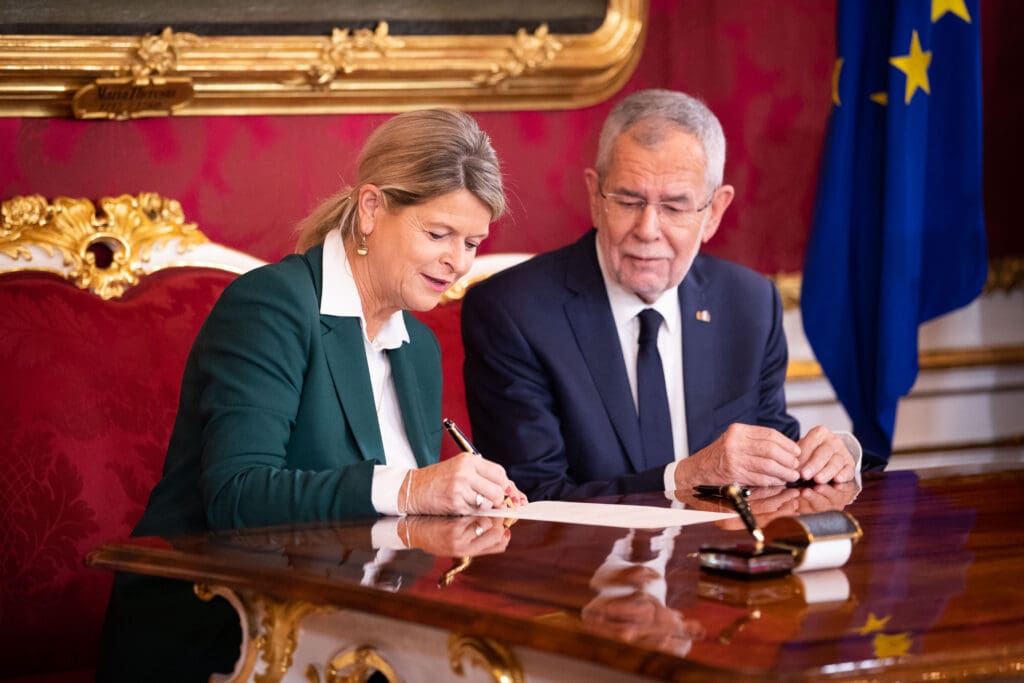 Klaudia Tanner und Alexander Van der Bellen