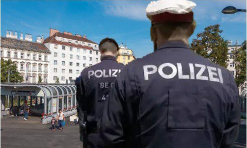 Polizisten am Reumannplatz in Favoriten