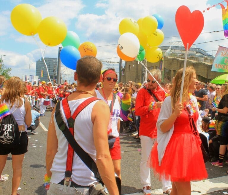 Regenbogen-Parade — Carola68 / pixabay.com