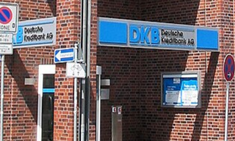 Kontokündigung als politische Waffe  — Niteshift (talk) / wikimedia commons (CC BY SA 4.0)