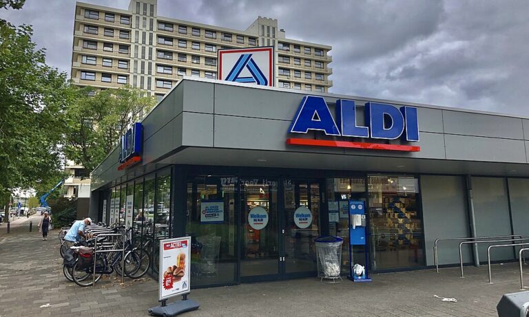 Mogelpackungen bei Aldi: Versteckte Preiserhöhung sorgt für Empörung — Vincent van Zeijst / wikimedia (CC-BY SA 4.0)