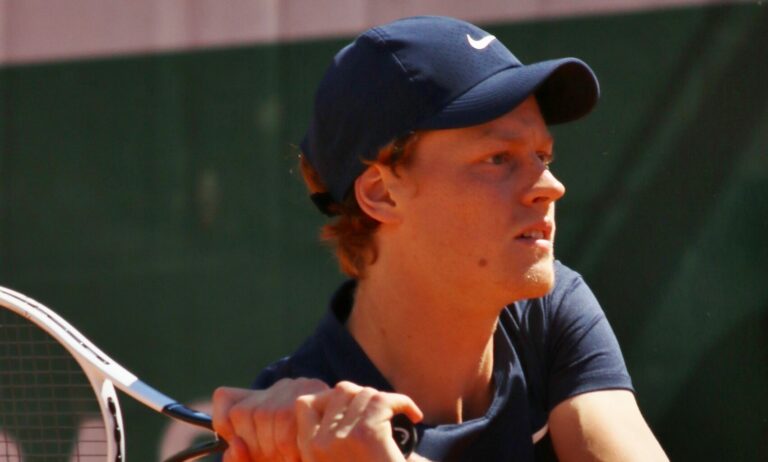 “Italiener” Sinner gewinnt US Open – doch Südtiroler Wurzeln bleiben unbeachtet — Sinner RG21 (59) / wikimedia (CC-BY-SA 2.0)