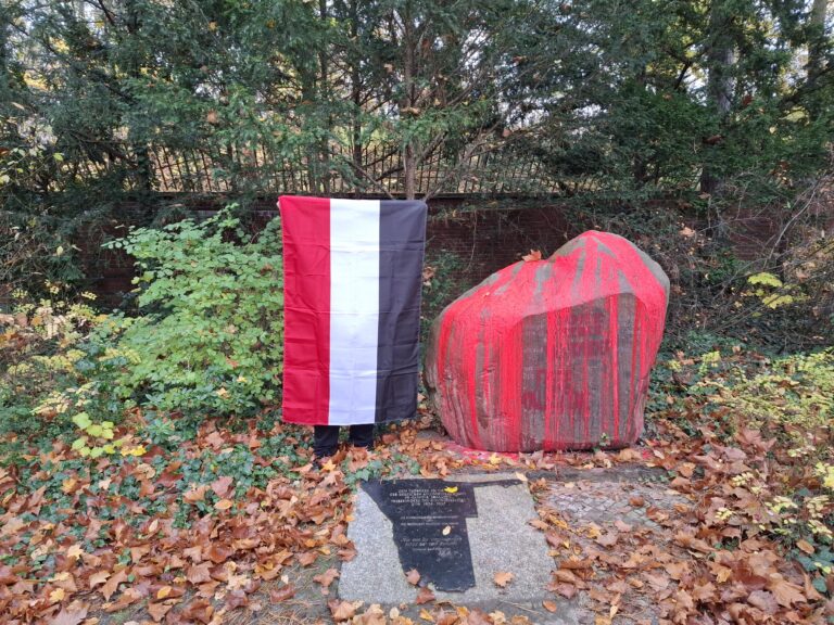 Nach linken Vandalen-Attacken: Patriotisches Gedenken am Hererostein in Berlin — Foto by Julius Hunter, gemeinfrei