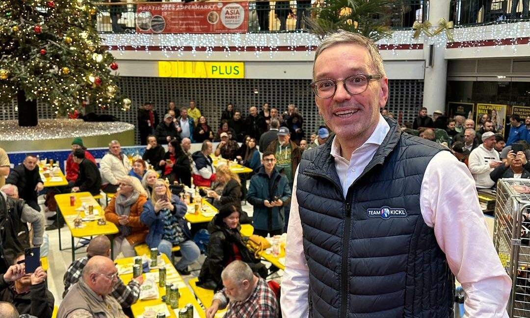 Herbert Kickl Brachte Menschen Einen Moment Freude In Die Lugner City herbert-kickl-brachte-menschen-einen-moment-freude-in-die-lugner-city
