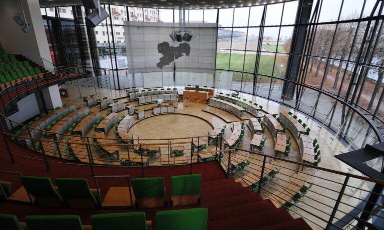 Brandmauer bröckelt: CDU wählt AfD-Mann in Kontrollgremium — Ralf Roletschek / wikimedia (CC BY 3.0)