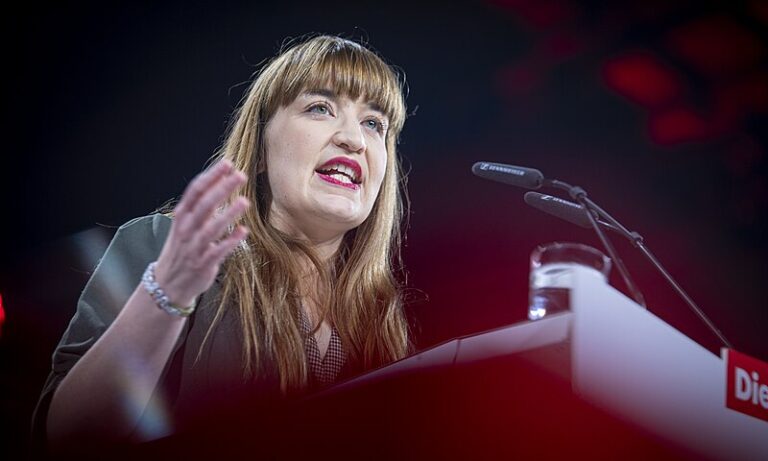 Heidi Reichinnek gilt als neue Hoffnungsträgerin der Linkspartei. Nun könnte sie beweisen, dass ihr politische Prinzipien wichtiger sind als „Brandmauern“.