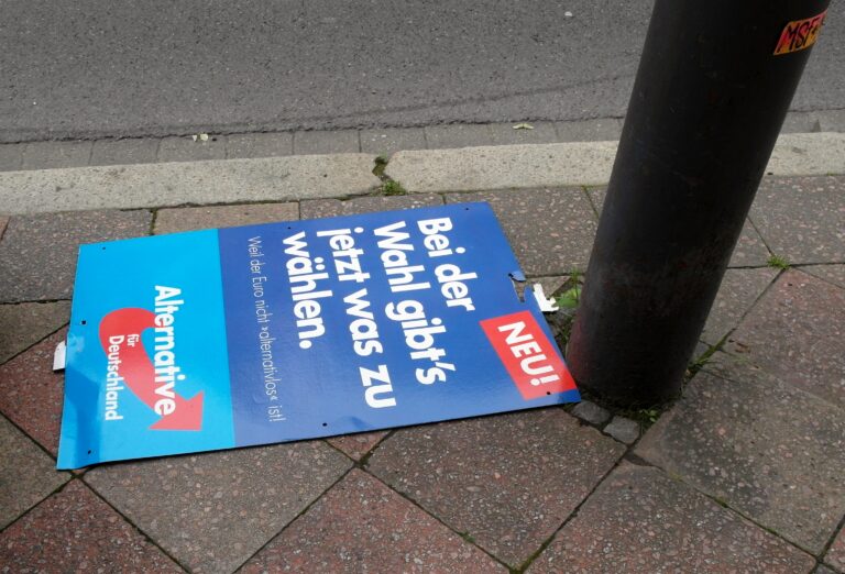 Linker Angriff auf AfD: 42 Wahlplakate zerstört — Túrelio / wikimediacommons.org (CC BY-SA 3.0 DE)