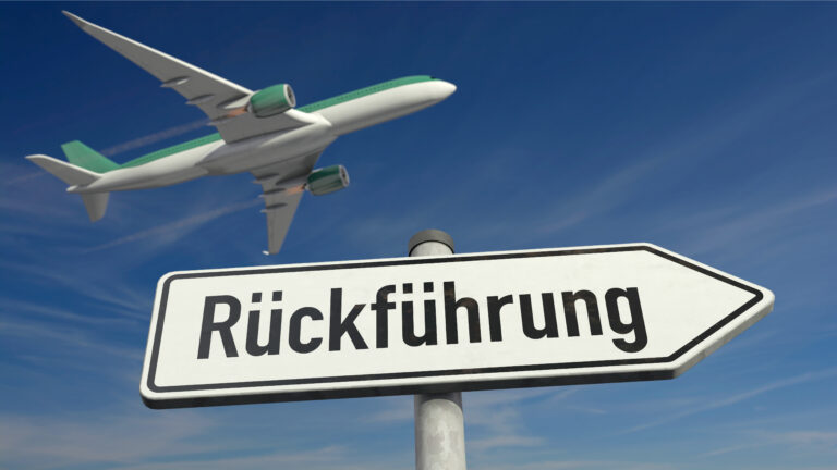 Institut präsentiert 100-Tage-Plan für Remigration — Pictograph / depositphotos.com
