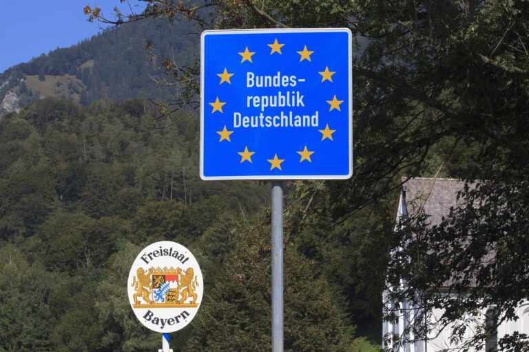 BRD schickt Asylanten zurück, "Ampel" schaut zu — stux / pixabay.com