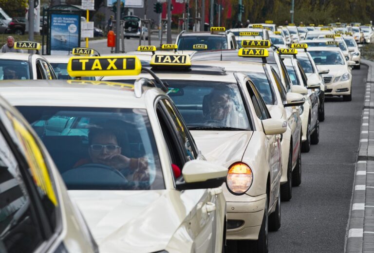 Streik: Taxifahrer leiden unter BRD-Bürokratie — wal_172619 / pixabay.com