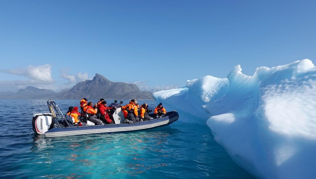 Eisberg und Boot