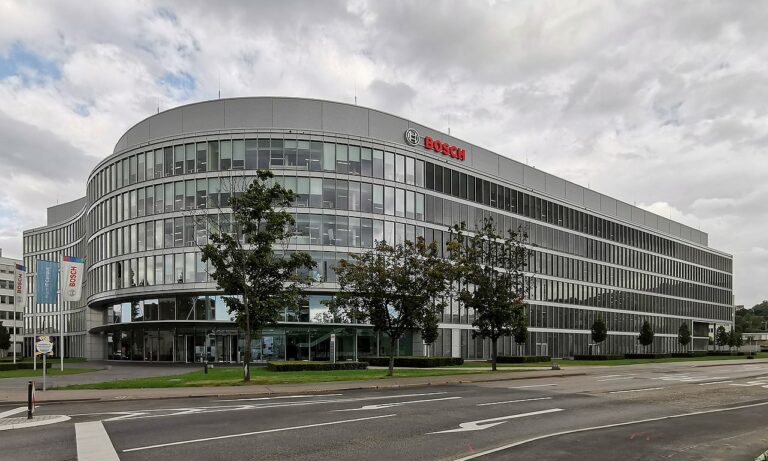 Autozulieferer Bosch plant massiven Stellenabbau — Laserlicht/ wikimedia (CC-BY-SA-4.0)