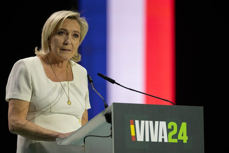 Le Pen will EU-Beitrag deutlich kürzen — Vox España / wikimediacommons.org (CC0 1.0 Universal)